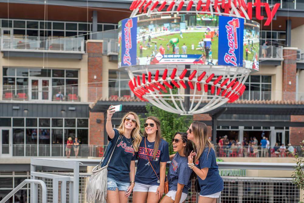 Atlanta Braves Iconic Baseball and Fan Experiences